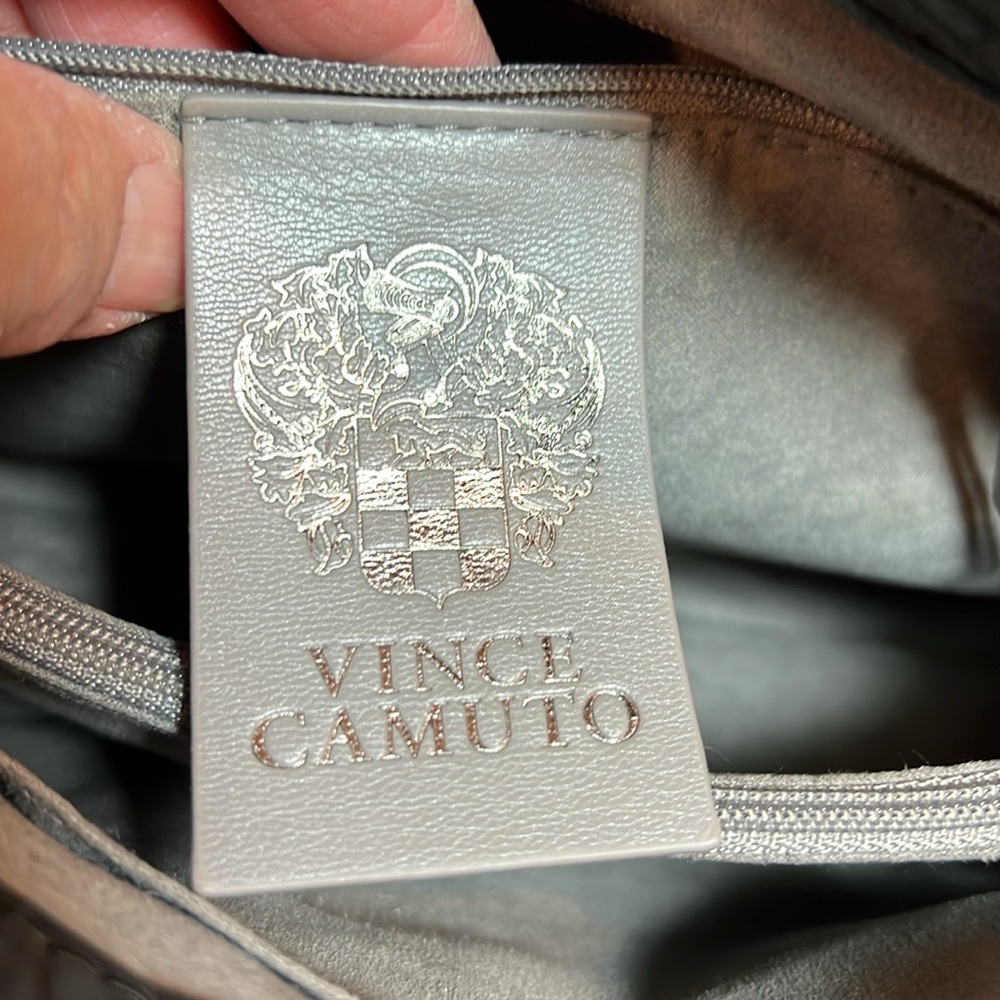 Vince Camuto black pebble leather lambskin crossbody / shoulder bag - Picture 15 of 17